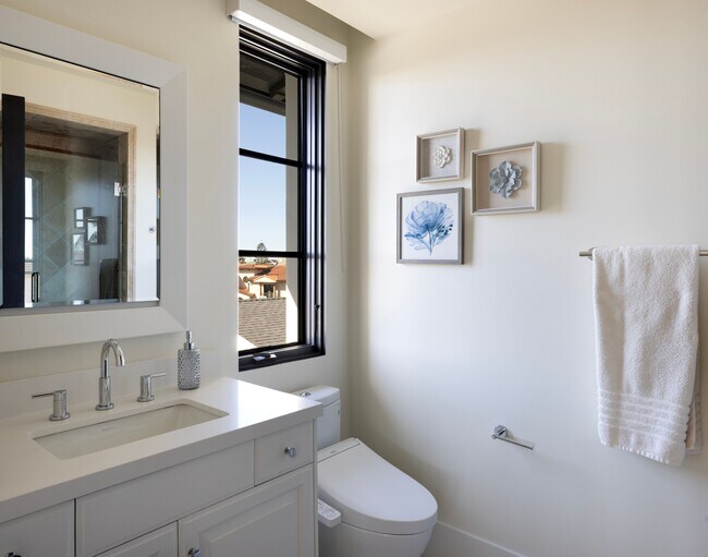 Building Photo - 260 Evening Canyon Rd