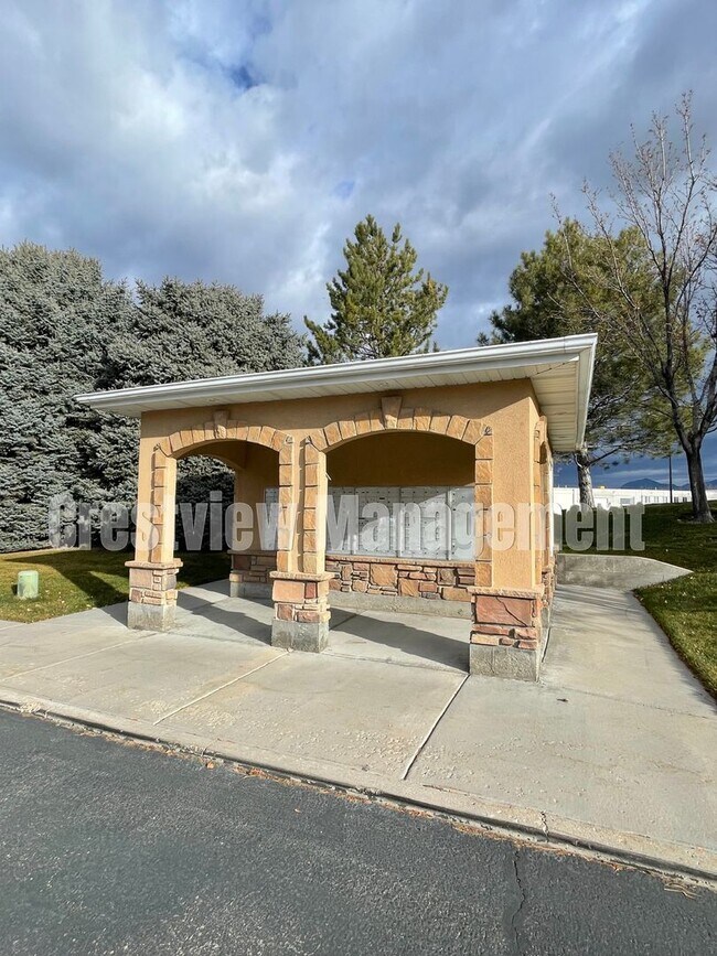 Building Photo - Charming 3-Bedroom Townhome with Garage in Sandy