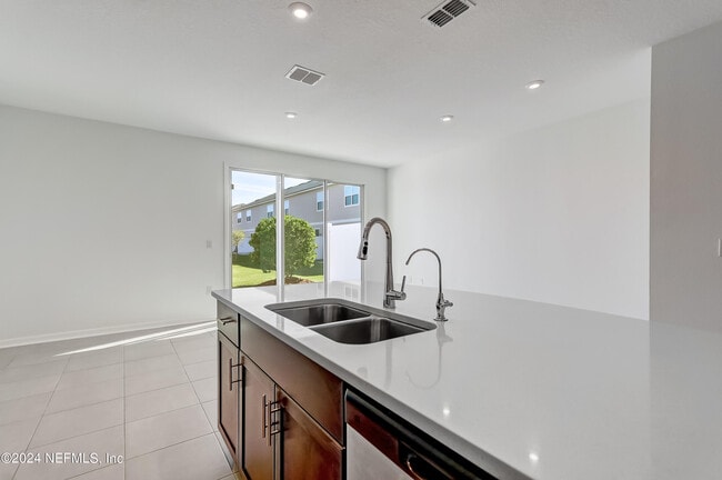 Building Photo - 13115 Annie’s Walk Dr