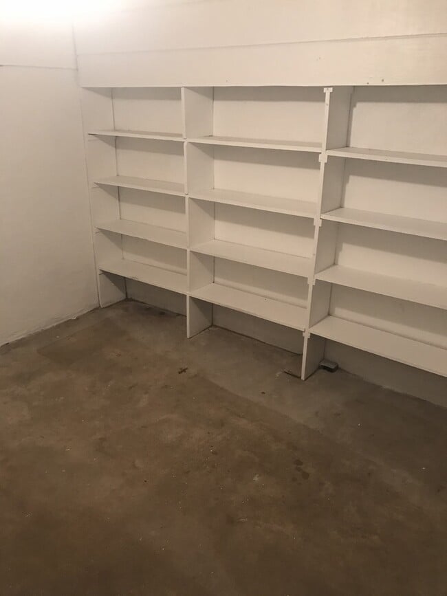 Building Photo - Country home