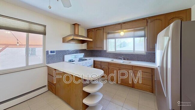 Building Photo - 4030 S Fox St