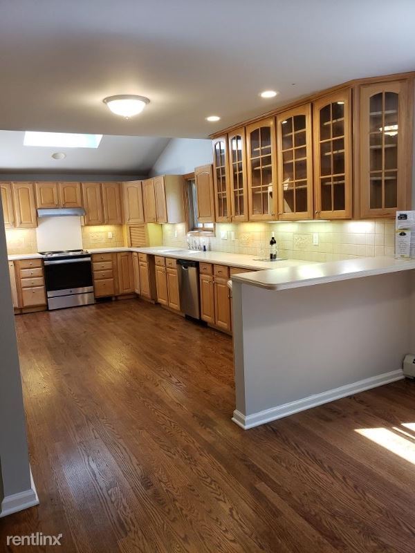 Building Photo - 4 br, 2 bath House - 115 River Rd