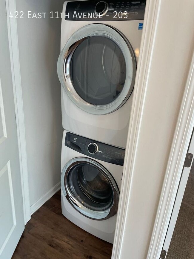 Building Photo - 422 E 11th Ave