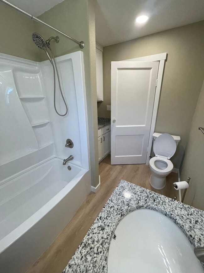 Building Photo - Fully Remodeled Home on Large Lot!