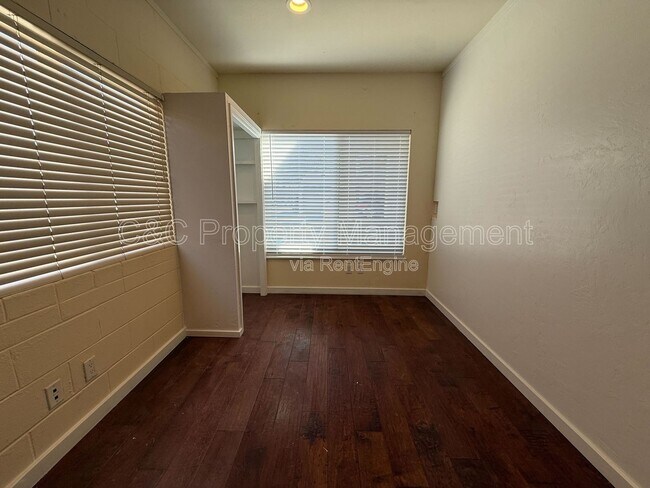 Building Photo - 617 Water St