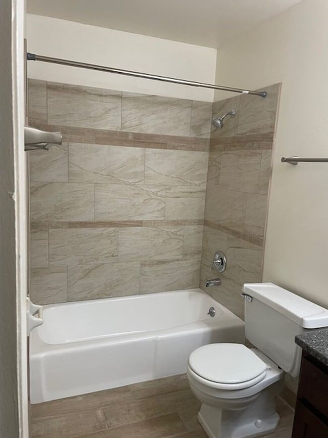 Building Photo - 3 Bedroom 2 and  1/2 Bath Townhome