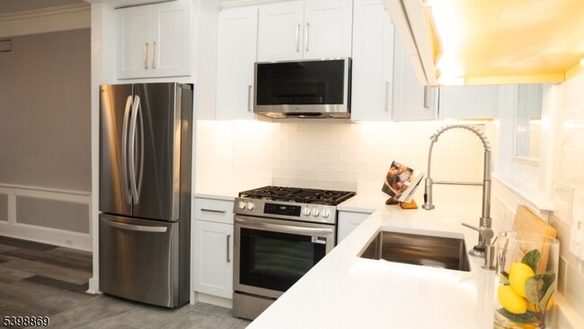 Building Photo - 65 Poe Ave