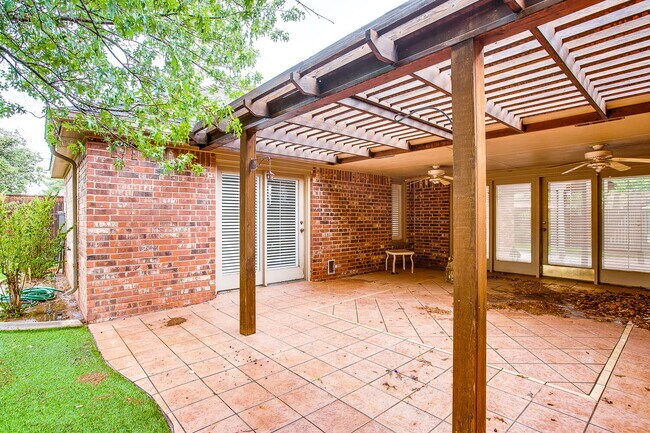 Building Photo - Newly Remodeled Prestigious Home!!