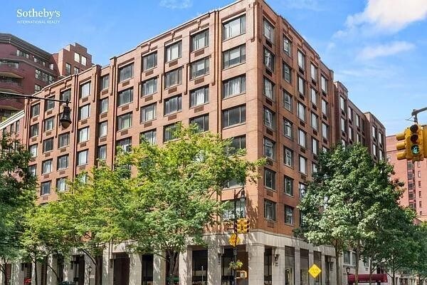 Building Photo - 300 Rector Pl
