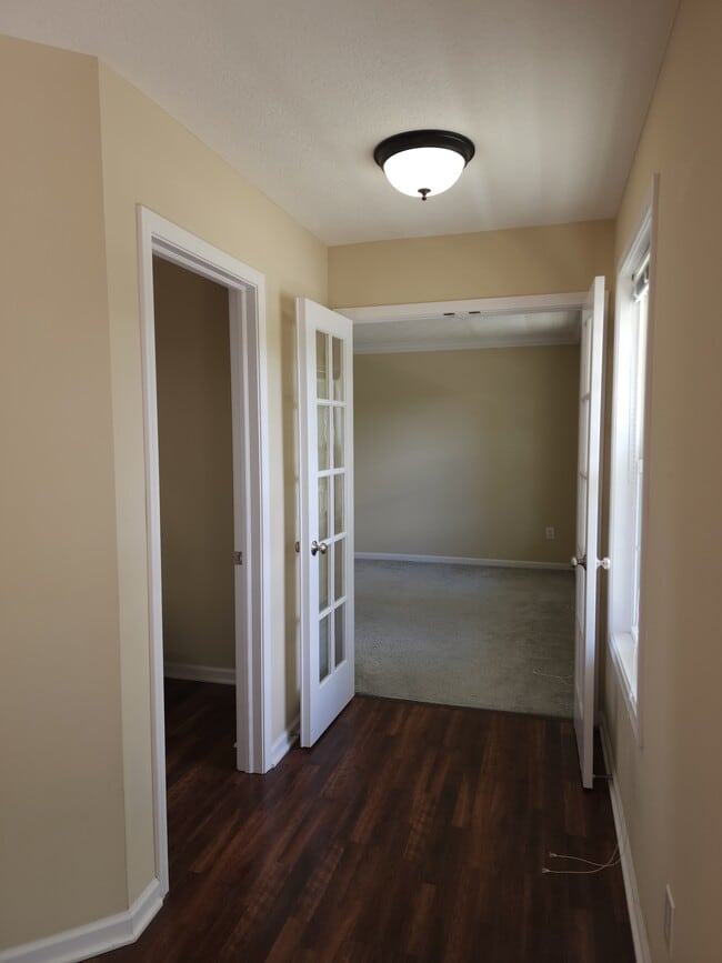 Building Photo - 9301 Cliff Springs Trail