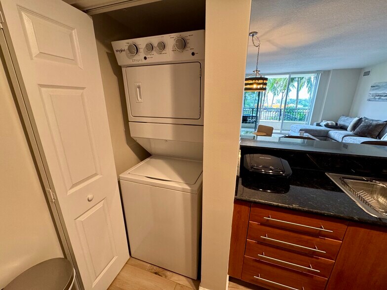 Building Photo - 3232 Coral Way