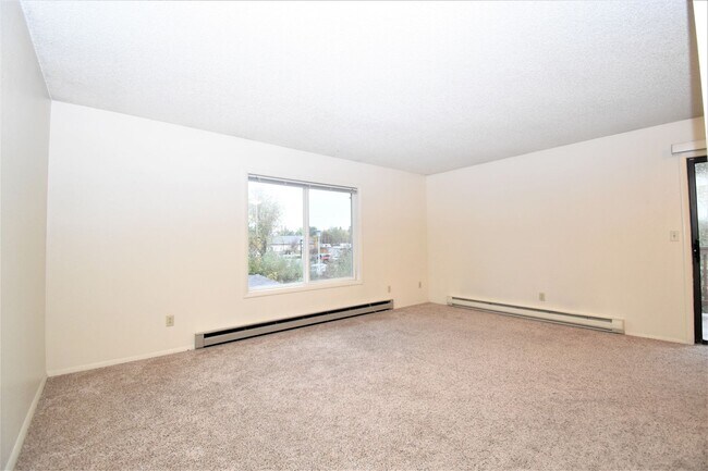 Building Photo - Great top floor 2 bed 1 bath condo, amazin...