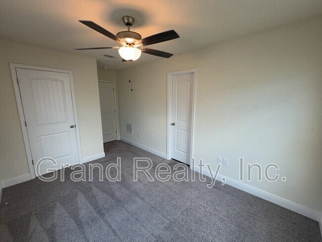 Building Photo - 4393 Village Oak Ln