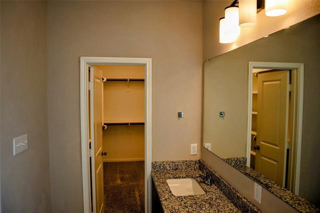 Building Photo - 7024 Llano Dr
