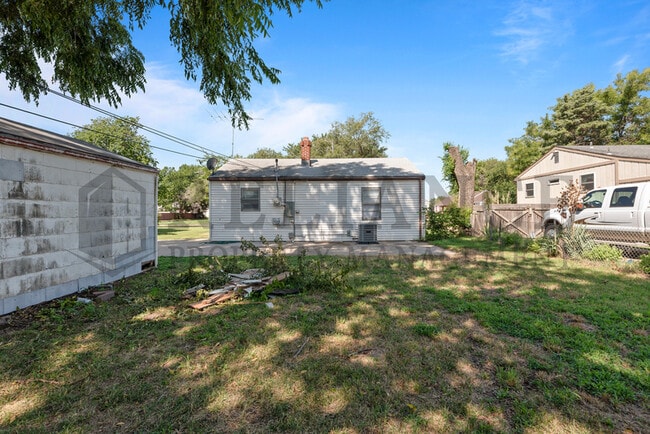 Building Photo - 1430 S Martinson St