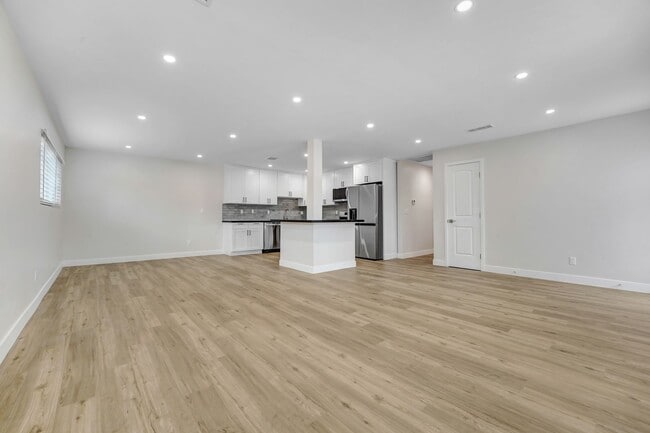 Building Photo - Stunning 3-Bedroom + Den Lease | Brand New...