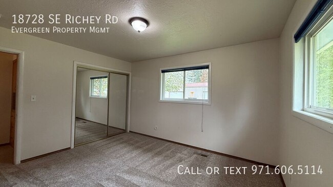 Building Photo - 18728 SE Richey Rd