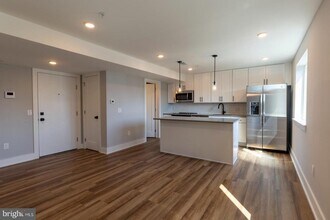 Building Photo - 3965 Lancaster Ave