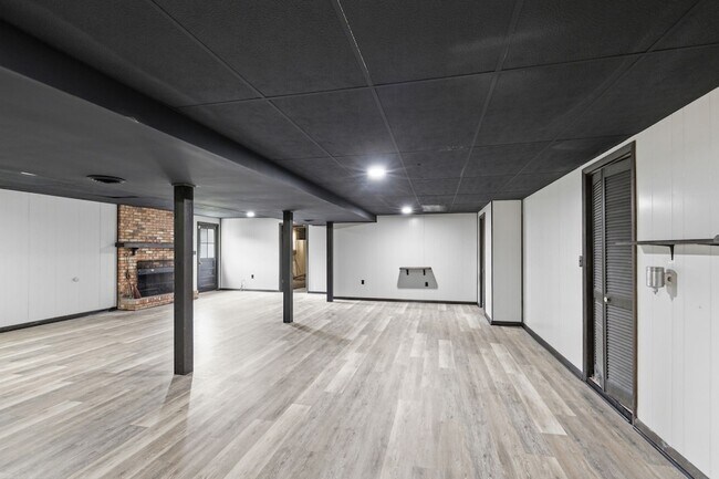Building Photo - 213 Rising Sun Ln