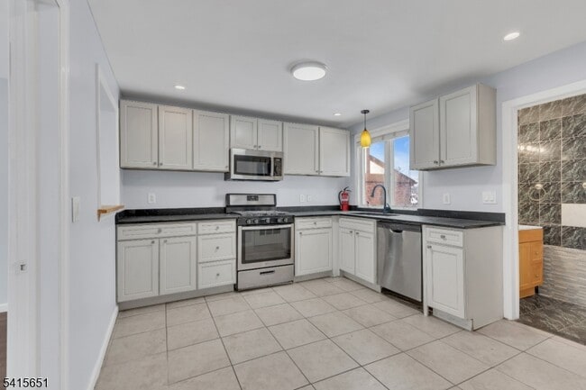 Building Photo - 323 Van Houten Ave