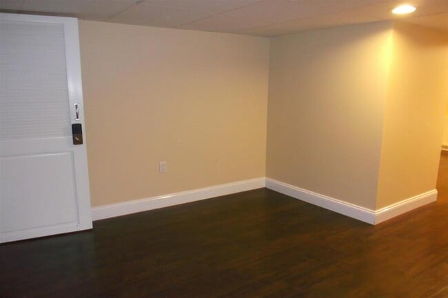 Building Photo - 52 Ferris St