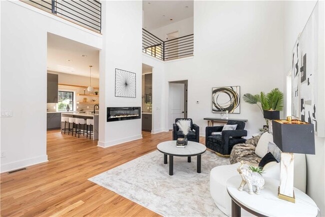 Building Photo - 1554 Columbia Cir