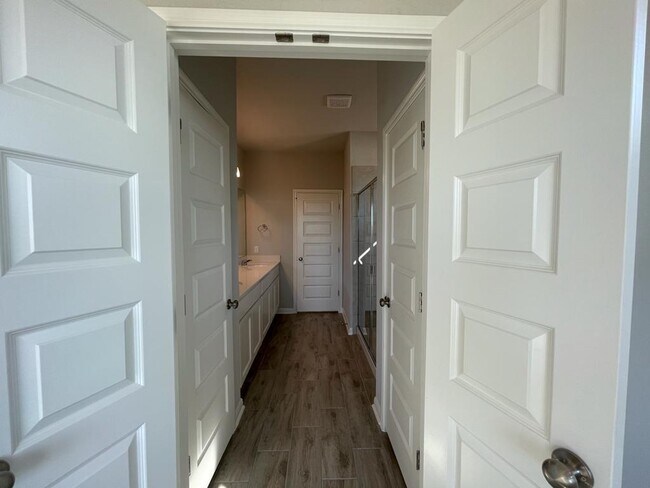 Building Photo - 1517 Whippletree Trl