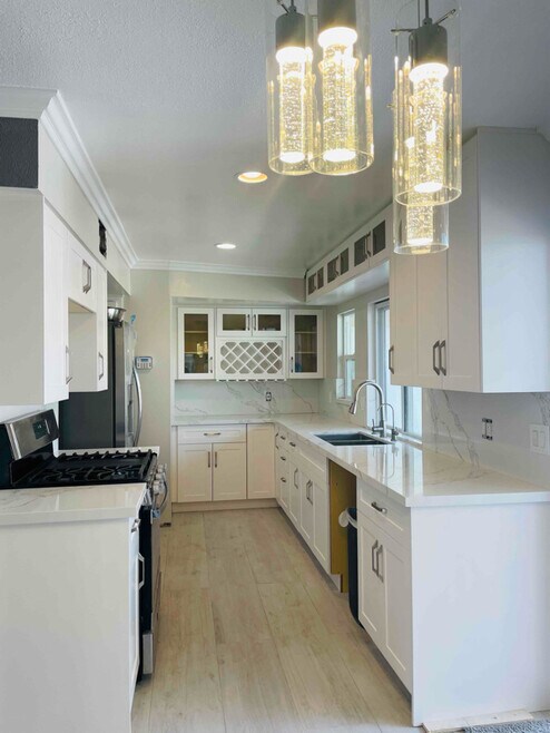 Building Photo - 1419 N Elderberry Ave