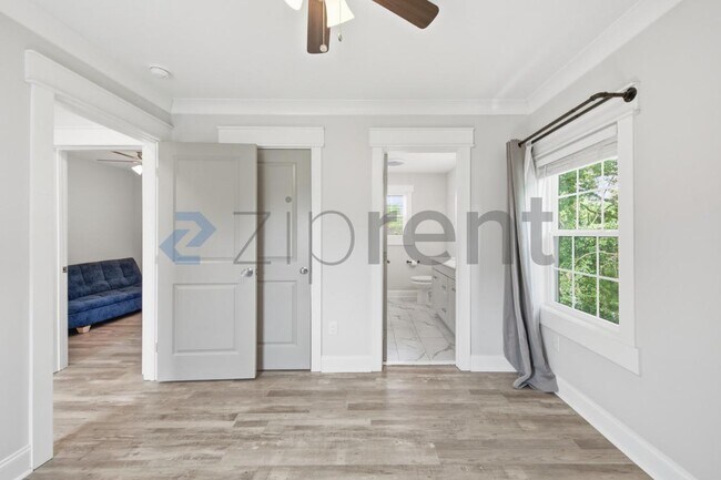 Building Photo - 413A Cecil St