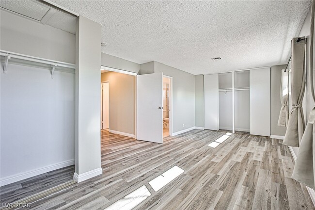 Building Photo - 1320 Robin St