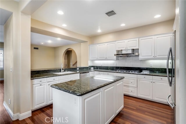 Building Photo - 82 Passage