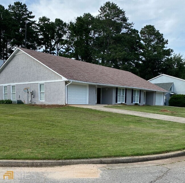 Building Photo - 2110 Country Walk Way SE