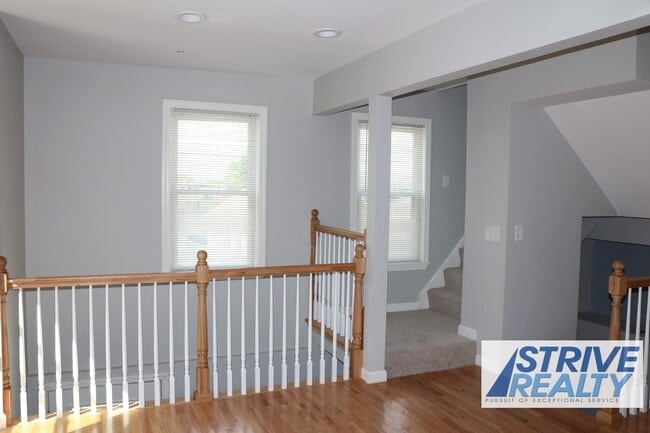 Building Photo - 22 Clyde St