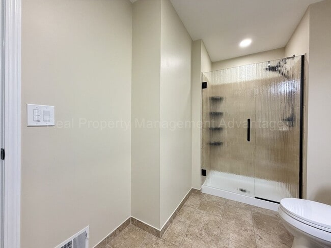 Building Photo - Rare Corner Upper Condo with Vaulted Ceilings, Private Balcony and 2 Car Garage - Right Across fr...