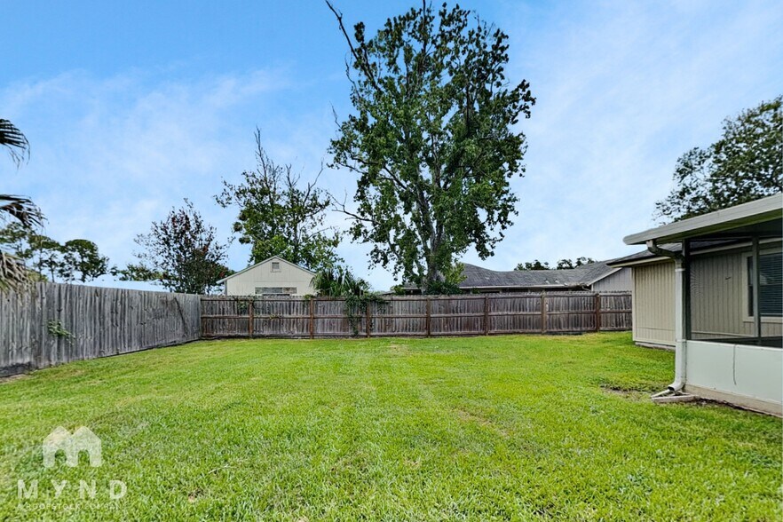 Building Photo - 10958 Mandarin Station Dr E