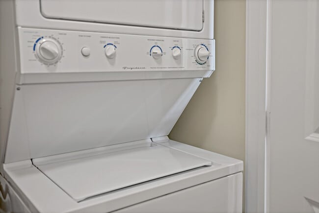 Building Photo - 1800 Diagonal Rd