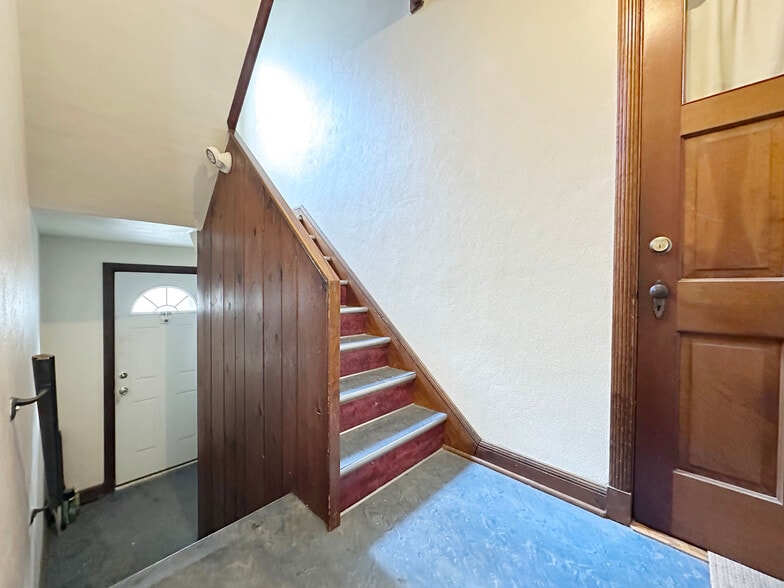 Building Photo - 5816 Mardel Ave