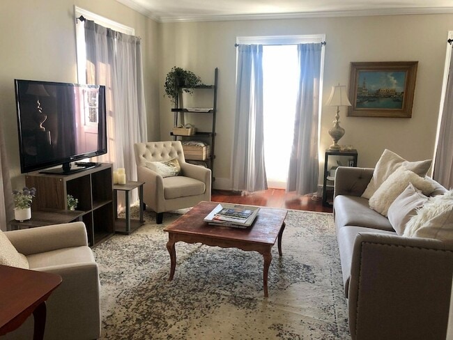 Building Photo - 65 Vanderhorst St