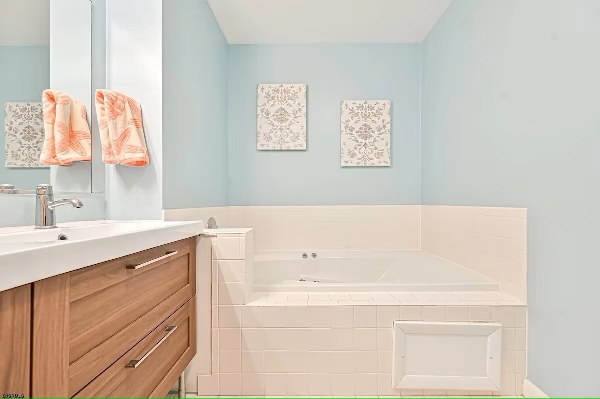 Building Photo - 518 W Brigantine Ave