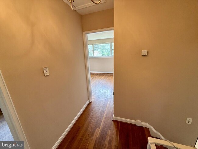 Building Photo - 7104 Adelphi Rd