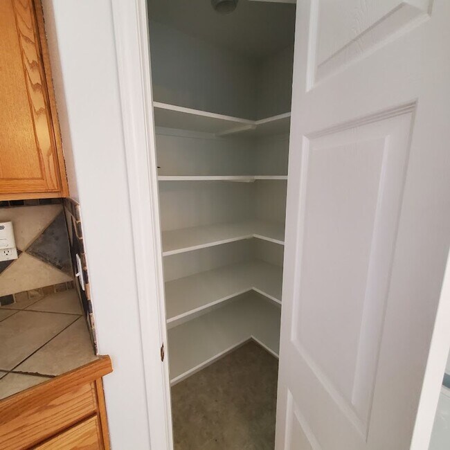 Building Photo - Charming West Boise Home with Spacious Yard and Modern. Prime Location!