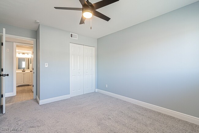 Building Photo - 5745 Foxlake Dr