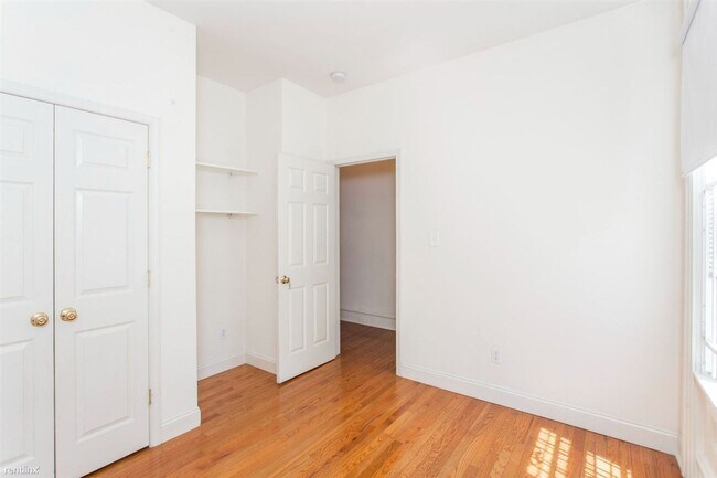 Building Photo - Delightful 5BR 3BA Townhome near Temple Un...