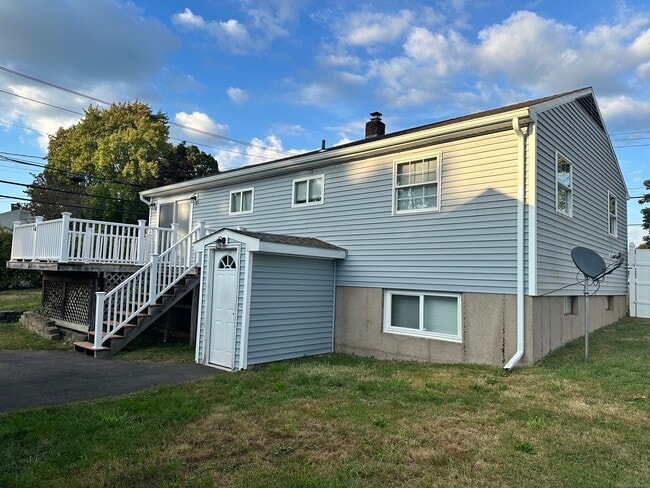 Building Photo - 484 Meriden Ave