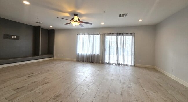 Building Photo - Stunning Resort style Home 5-bedroom Pool/Spa