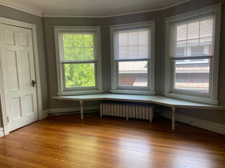 Building Photo - 104 Manning Blvd