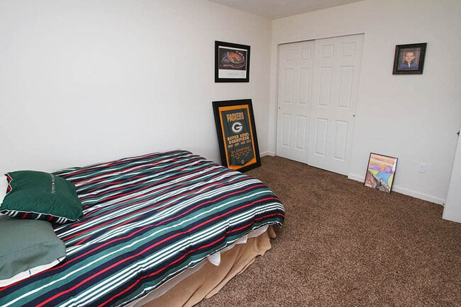 Building Photo - 37 Red Plank Wy