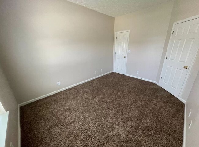 Building Photo - LEXINGTON FARMS...3 Bedroom  Bath House