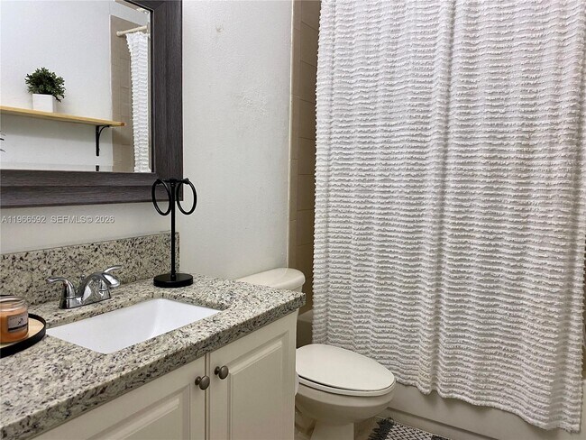 Building Photo - 5343 SW 40th Ave