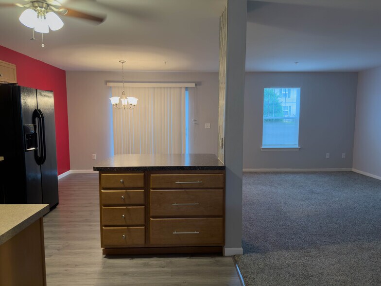 Building Photo - 111 N Village Cir